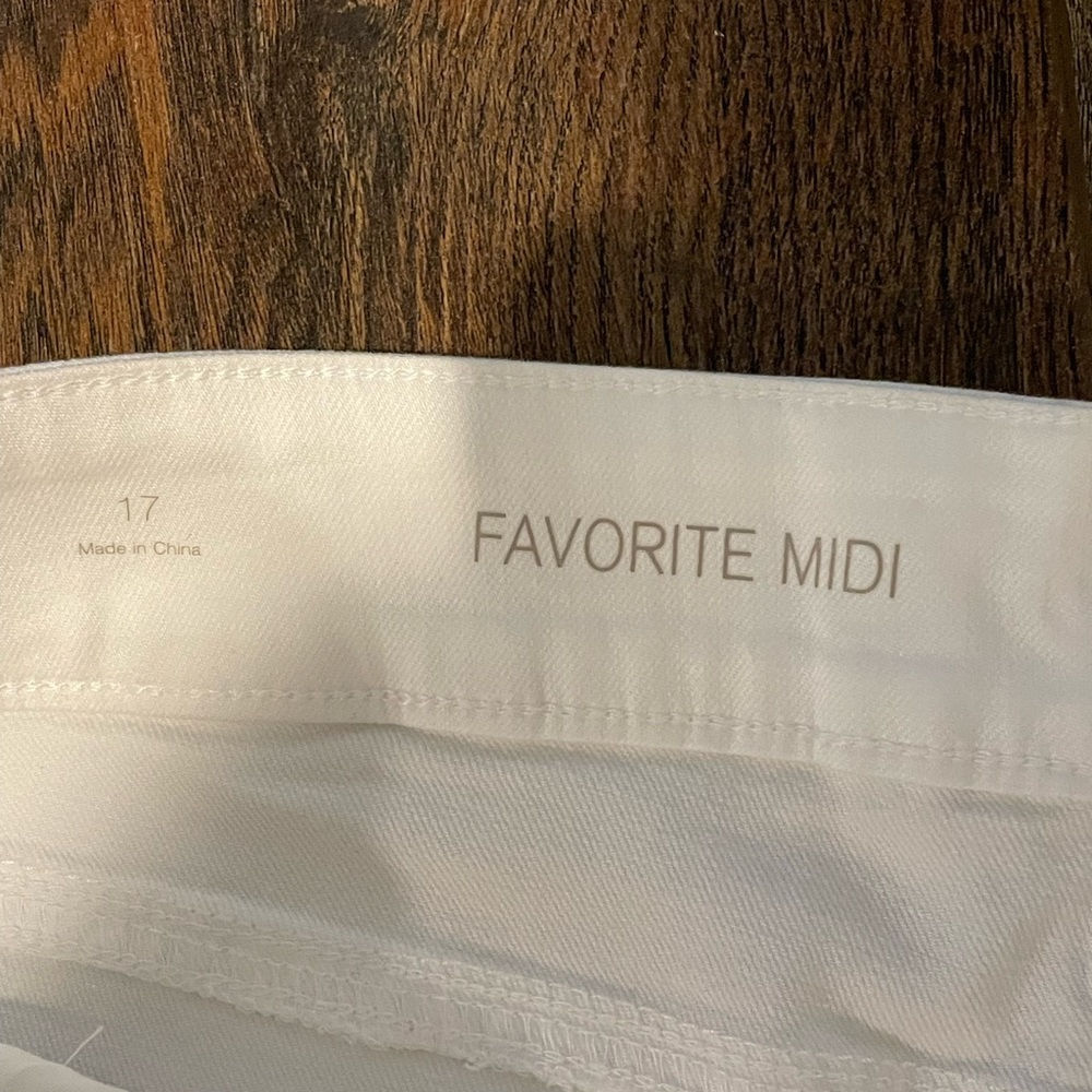 SO brand white cuffed shorts